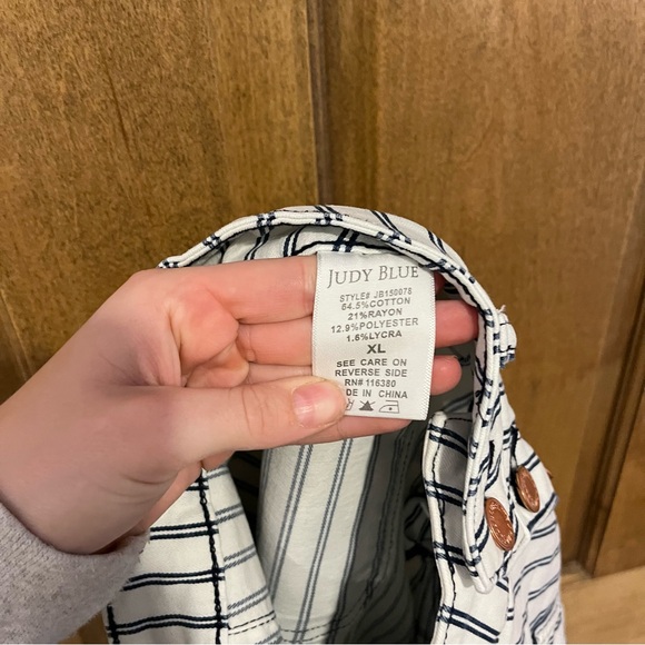 Judy Blue Jean Shorts Button Front Size XL - Picture 3 of 7